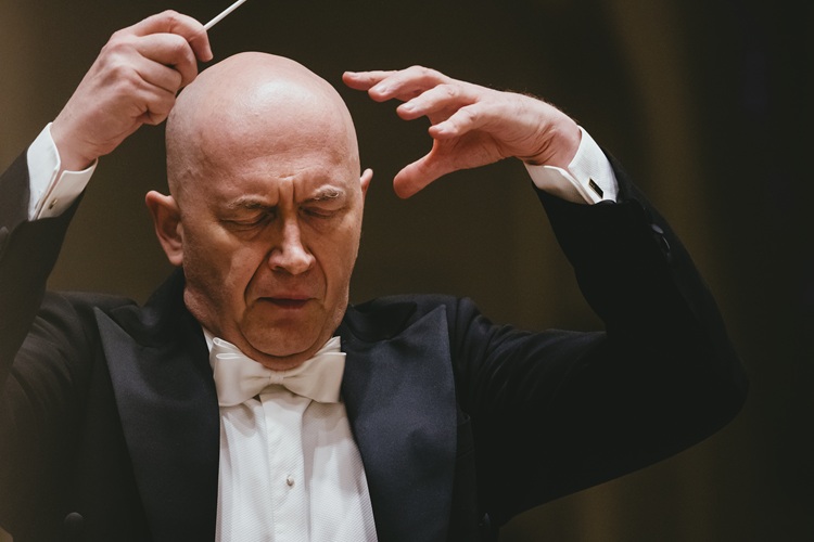 Dyrygent Michał Klauza, który poprowadzi Requiem Dvořáka w Filharmonii Krakowskiej